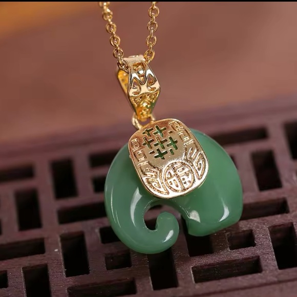 Natural Silk Jade Stone Elephant Pendant Stainless Steel. NWT - Picture 5 of 8